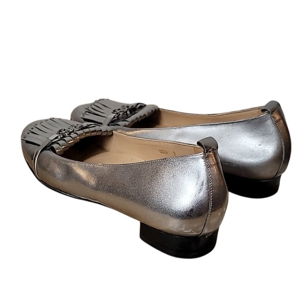 UKIES Silver Metallic Leather Leona Kiltie Loafers Size 9 Elegant & Comfortable - Picture 10 of 14